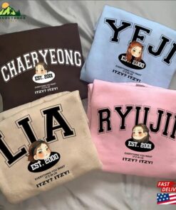 Cute Itzy Members Chibi Sweatshirt Checkmate Hoodie 2022 World Tour Shirt 3