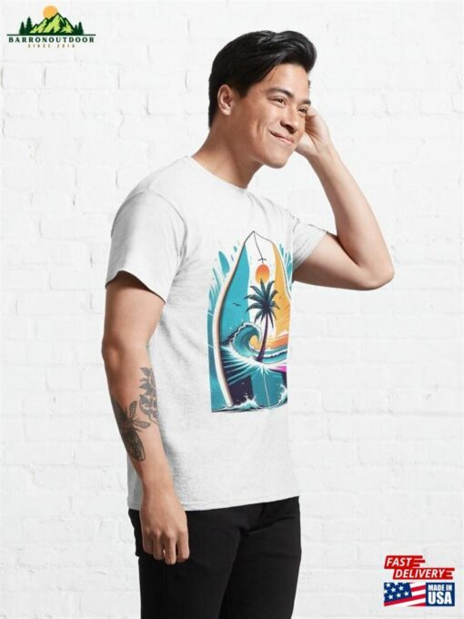 Dive Into Style With Our Keffmen Brand Surfboard Minimalist Design Tee – Perfect For Beach Enthusiasts! Classic T-Shirt Sweatshirt