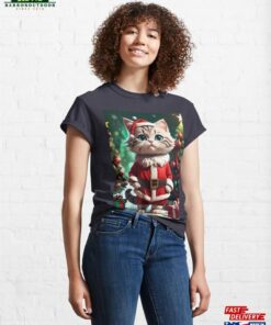 Cute Little Cat Wearing Santa Cloths Merry Christmas Classic T-Shirt Unisex Cute Little Cat Wearing Santa Cloths Merry Christmas Classic T-Shirt Unisex