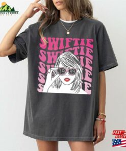 Cute Swiftie 1989 Shirt Retro Outfits Merch Unisex Sweatshirt Cute Swiftie 1989 Shirt Retro Outfits Merch Unisex Sweatshirt