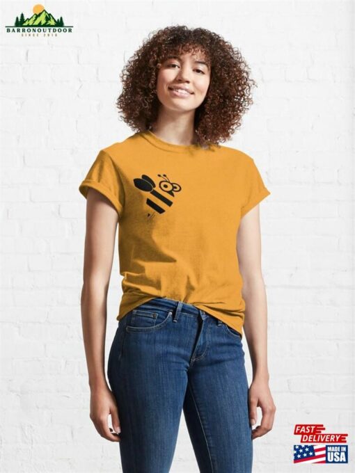 Flying Bees Around Classic T-Shirt Hoodie