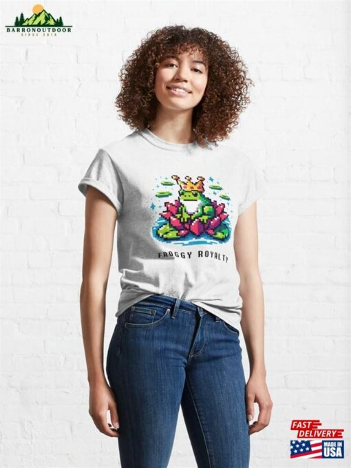 Froggy Royalty Pixel Art Crowned Frog On Lily Pad Classic T-Shirt Unisex Sweatshirt