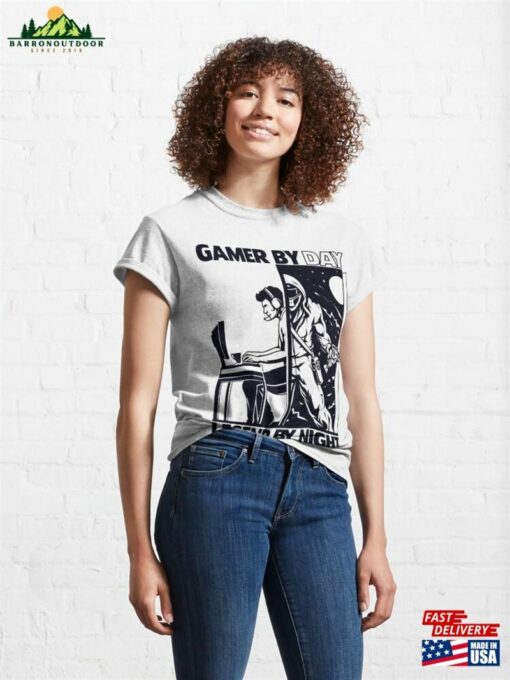 Gamer By Day Legend Night Classic T-Shirt Unisex