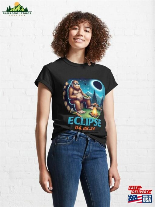 Funny Bigfoot Total Solar Eclipse T-Shirt 2024 Tour Shirt Sweatshirt Hoodie