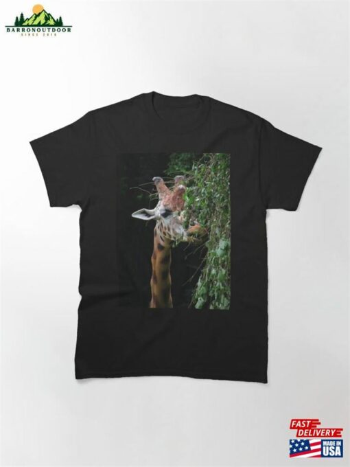 Giraffe Eating Plants Classic T-Shirt Unisex