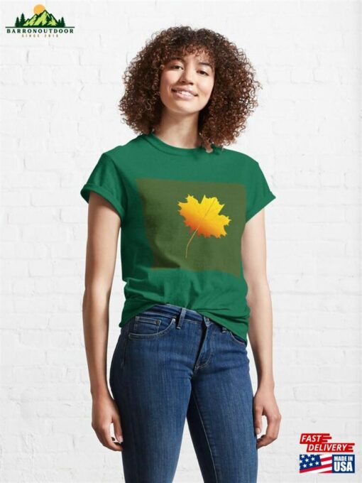 Golden Maple Leaves Classic T-Shirt Sweatshirt