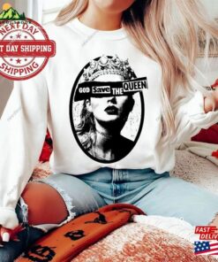 God Save The Queen Sweatshirt Gstq Platinum Jubilee Souvenir Hoodie T-Shirt Classic