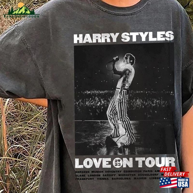 Hs Love On Tour 2023 Merch Harry Uk Classic Sweatshirt Hs Love On Tour 2023 Merch Harry Uk Classic Sweatshirt