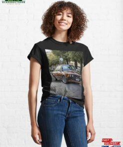 Iconic Brown Beamer A Classic Car T-Shirt Sweatshirt Unisex