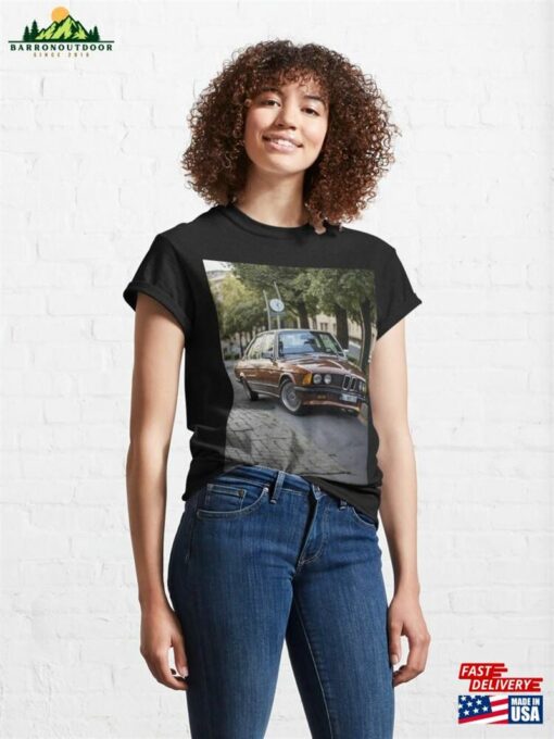 Iconic Brown Beamer A Classic Car T-Shirt Sweatshirt Unisex
