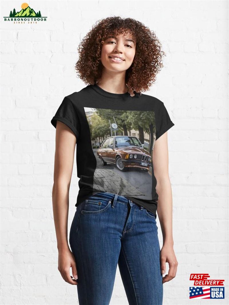 Iconic Brown Beamer A Classic Car T-Shirt Sweatshirt Unisex Iconic Brown Beamer A Classic Car T-Shirt Sweatshirt Unisex