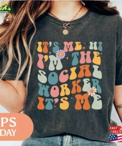 Its Me Hi Im The Social Worker T-Shirt Trendy Shirt For School Gift Hoodie Unisex