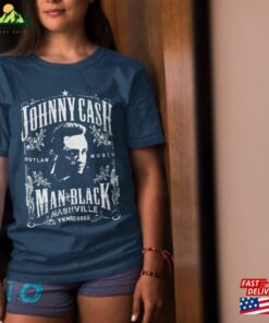 Johnny Cash Vintage Man In Black Outlaw Music T-Shirt Hoodie