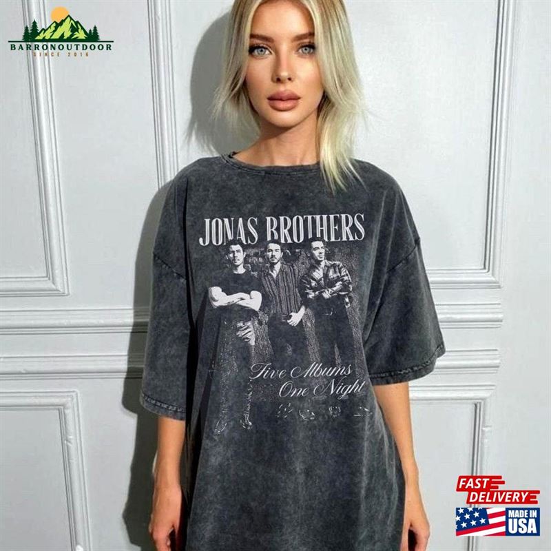 Jonas Brothers 90S Vintage Graphic Tees T-Shirt Classic Sweatshirt Jonas Brothers 90S Vintage Graphic Tees T-Shirt Classic Sweatshirt