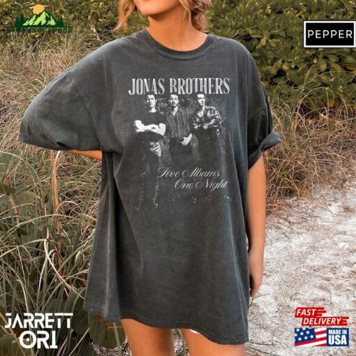 Jonas Brothers Comfort Colors Shirt Tour Concert 2023 Retro Unisex Gift Sweatshirt