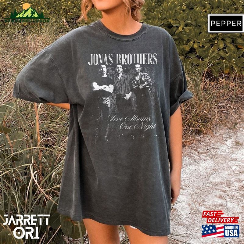 Jonas Brothers Comfort Colors Shirt Tour Concert 2023 Retro Unisex Gift Sweatshirt Jonas Brothers Comfort Colors Shirt Tour Concert 2023 Retro Unisex Gift Sweatshirt
