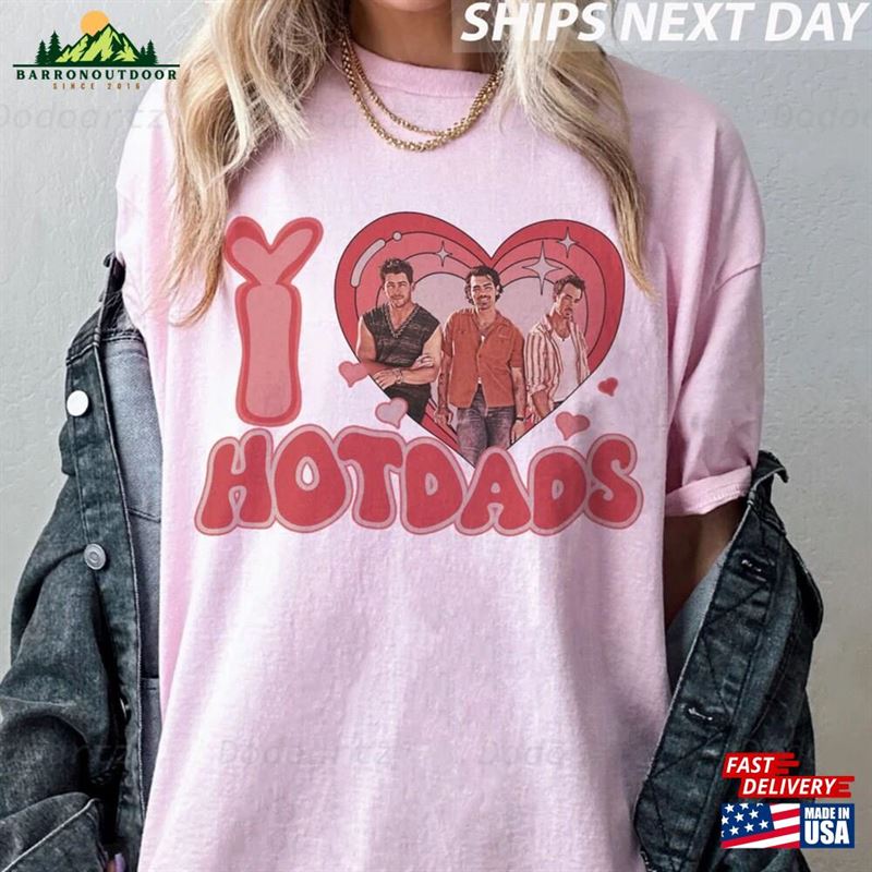 Jonas Brothers I Love Hotdads Shirt Tour 2023 Sweatshirt T-Shirt Hoodie Jonas Brothers I Love Hotdads Shirt Tour 2023 Sweatshirt T-Shirt Hoodie