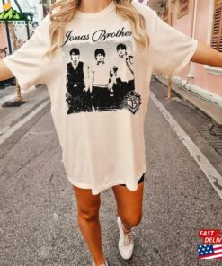 Jonas Brothers Shirt Vintage Five Albums One Night Tour 2023 T-Shirt Sweatshirt Classic