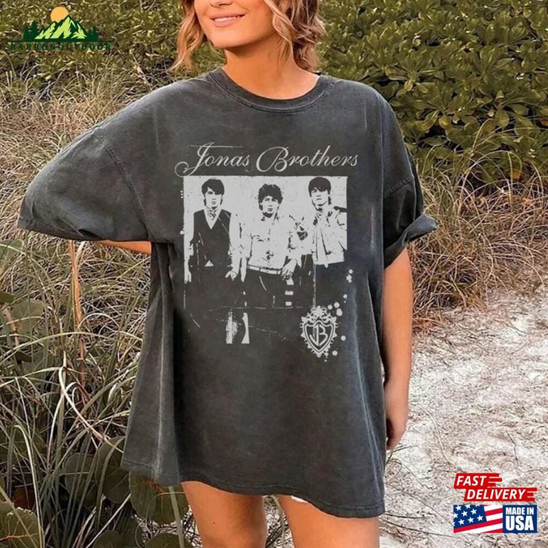 Jonas Brothers Vintage T-Shirt 2023 Tour Shirt 90 Sweatshirt Jonas Brothers Vintage T-Shirt 2023 Tour Shirt 90 Sweatshirt