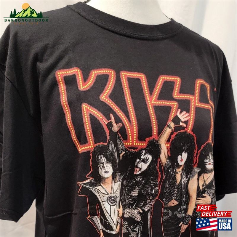 Kiss End Of The Road World Tour Vintage Style Band Tee Back Graphics Classic T-Shirt Kiss End Of The Road World Tour Vintage Style Band Tee Back Graphics Classic T-Shirt