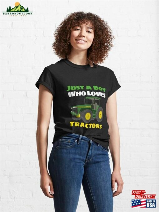 Kopie Von Just A Boy Who Loves Tractors T-Shirt Sweatshirt