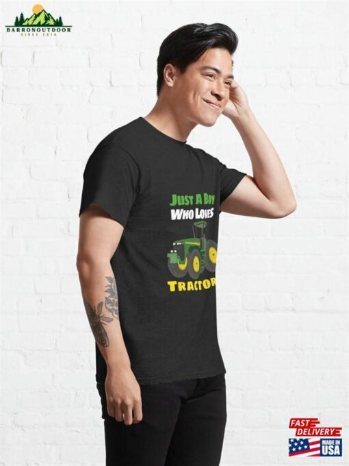 Kopie Von Just A Boy Who Loves Tractors T-Shirt Sweatshirt