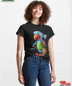 Lively Golf Fun The Colorful Parrot On Green Classic T-Shirt Sweatshirt Hoodie
