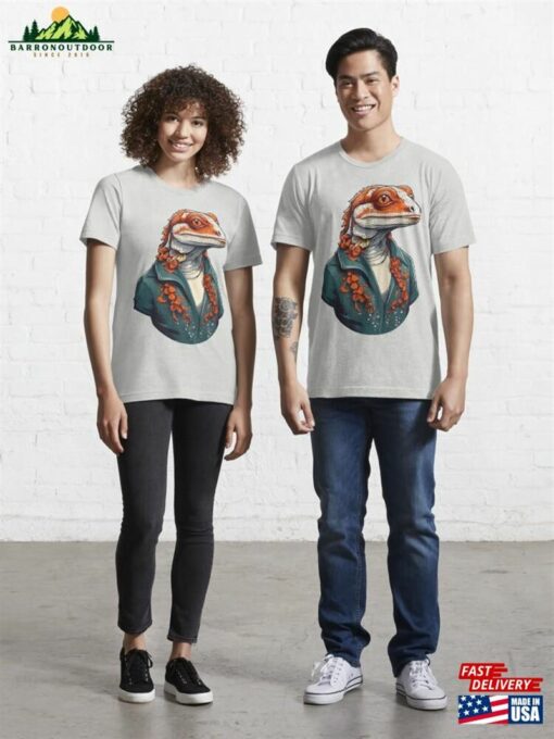 Lizard Wears An Elegant Suit Essential T-Shirt Unisex