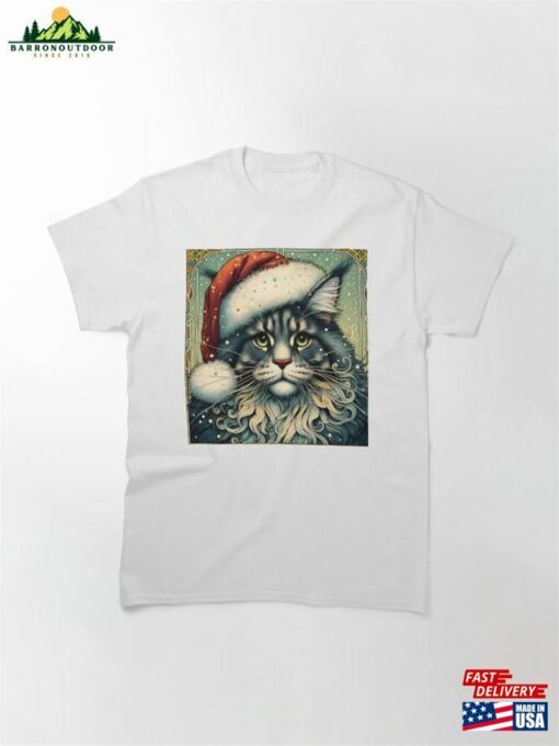 Maine Coon Cat In A Santa Hat Classic T-Shirt Unisex