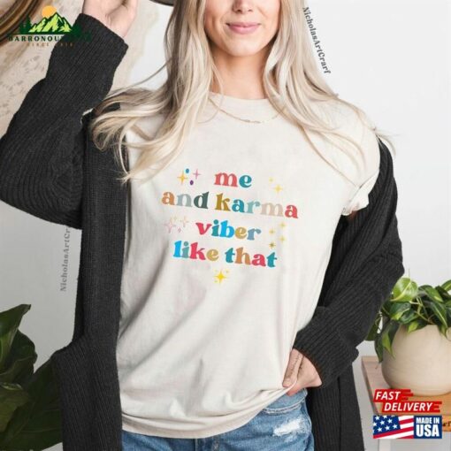 Me And Karma Vibe Like That Shirt Is A Cat Taylor Swiftie Sweatshirt Hoodie