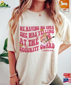 Me Having No Idea She Was Yelling At The Security Guard Tshirt Swiftie Fan Gifts Classic Hoodie