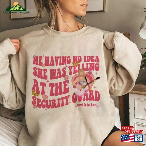 Me Having No Idea She Was Yelling At The Security Guard Tshirt Swiftie Fan Gifts Classic Hoodie