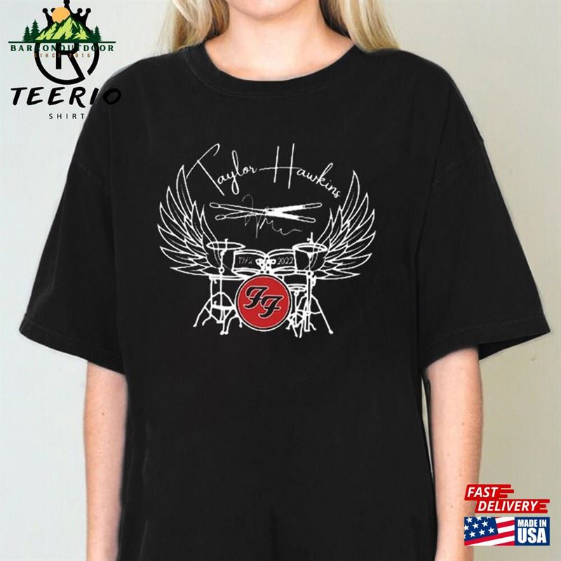 Memories Of Taylor Hawkins T-Shirt 1972 Classic Sweatshirt Memories Of Taylor Hawkins T-Shirt 1972 Classic Sweatshirt