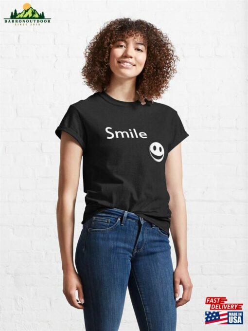 Minimal Design Smile Classic T-Shirt Unisex Hoodie