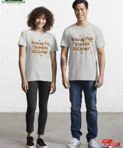 Nobody Puts Gravy In The Corner Funny Thanksgiving Essential T Shirt Classic Unisex 1