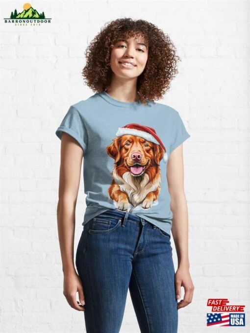 Nova Scotia Duck Tolling Retriever In Christmas Hat Classic T-Shirt Unisex