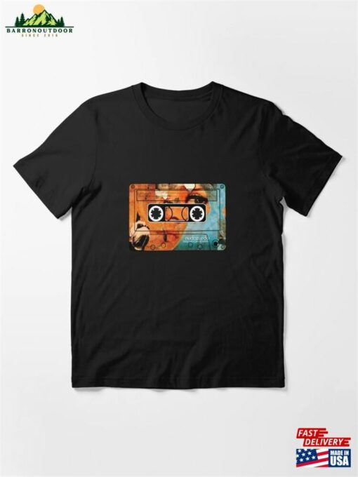 Nudozurdo Female Engine Tare Essential T-Shirt Hoodie Sweatshirt