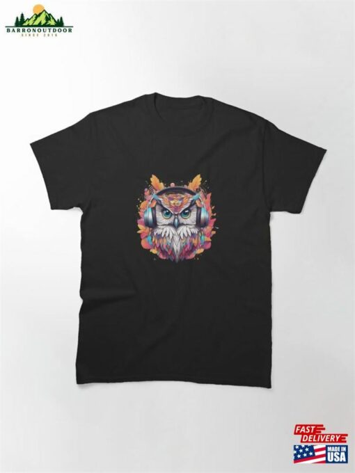 Owl With Headphones Classic T-Shirt Unisex